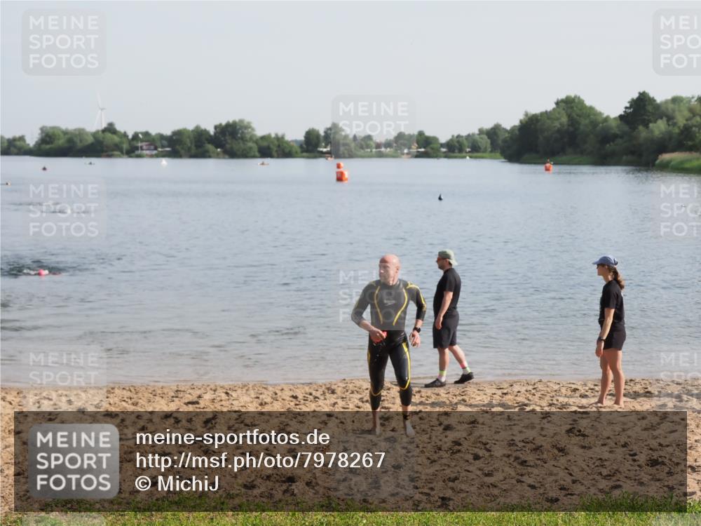 21.06.2025 - 27. Vierlanden-Triathlon MichiJ http://msf.ph/oto/7978267 15.06.2026 08:48:35 Schwimmen 123 meine-sportfotos.de