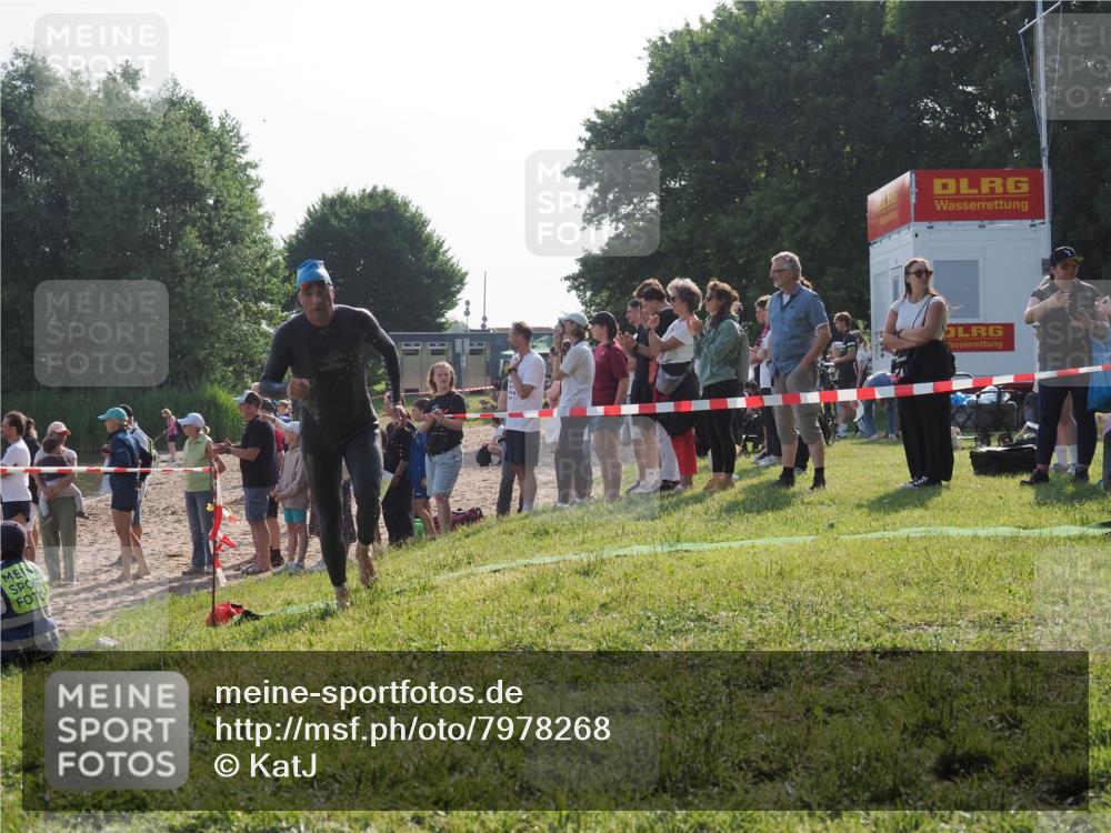15.06.2025 - 27. Vierlanden-Triathlon KatJ http://msf.ph/oto/7978268 15.06.2025 08:39:37 Schwimmen 168 meine-sportfotos.de