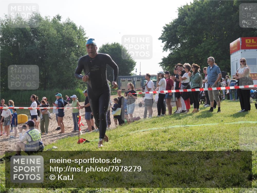 15.06.2025 - 27. Vierlanden-Triathlon KatJ http://msf.ph/oto/7978279 15.06.2025 08:39:37 Schwimmen 168 meine-sportfotos.de