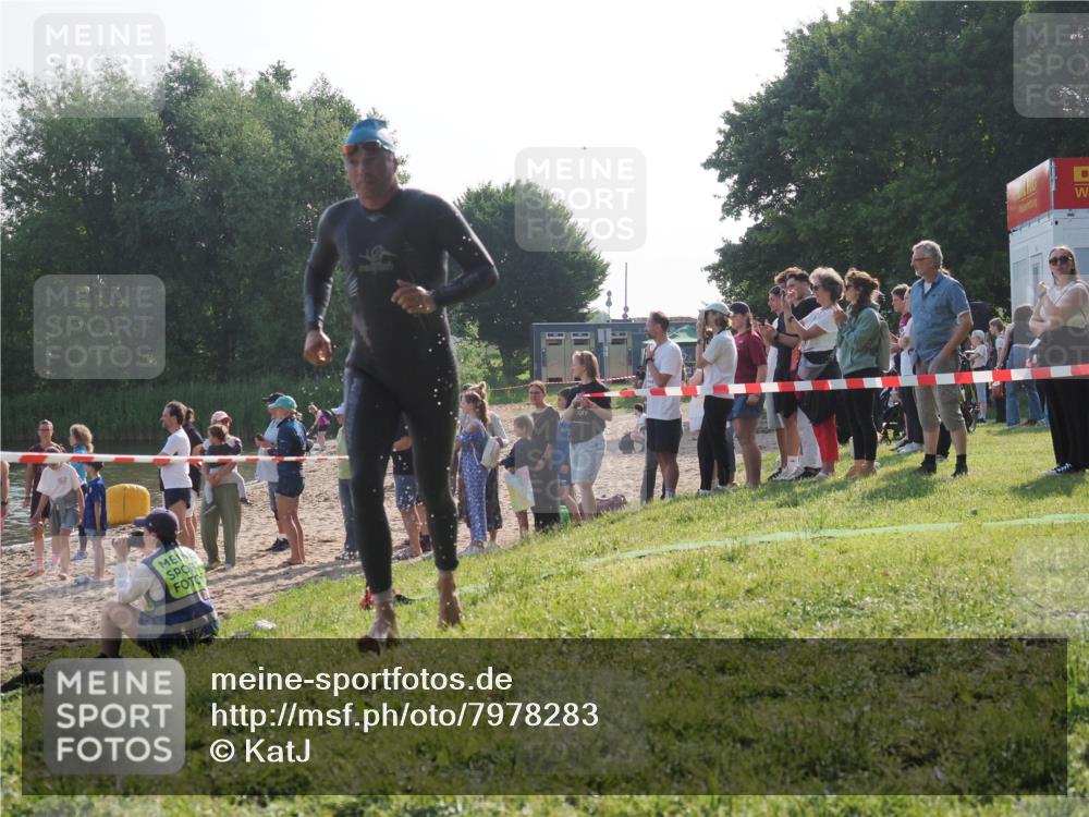 15.06.2025 - 27. Vierlanden-Triathlon KatJ http://msf.ph/oto/7978283 15.06.2025 08:39:38 Schwimmen 168 meine-sportfotos.de