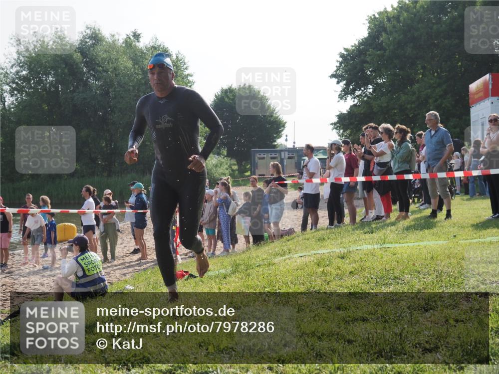 15.06.2025 - 27. Vierlanden-Triathlon KatJ http://msf.ph/oto/7978286 15.06.2025 08:39:38 Schwimmen 168 meine-sportfotos.de
