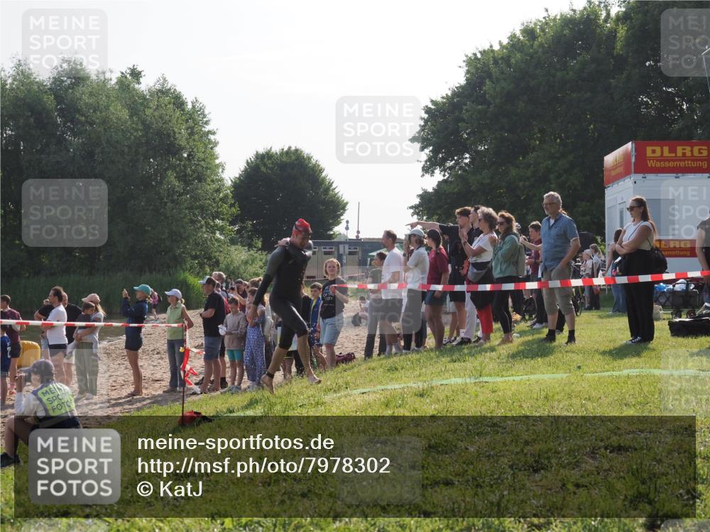 15.06.2025 - 27. Vierlanden-Triathlon KatJ http://msf.ph/oto/7978302 15.06.2025 08:39:46 Schwimmen 59, 168 meine-sportfotos.de