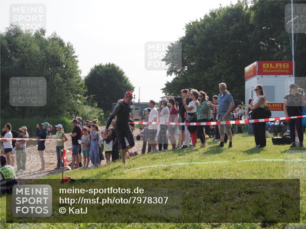 15.06.2025 - 27. Vierlanden-Triathlon KatJ http://msf.ph/oto/7978307 15.06.2025 08:39:46 Schwimmen 59, 168 meine-sportfotos.de