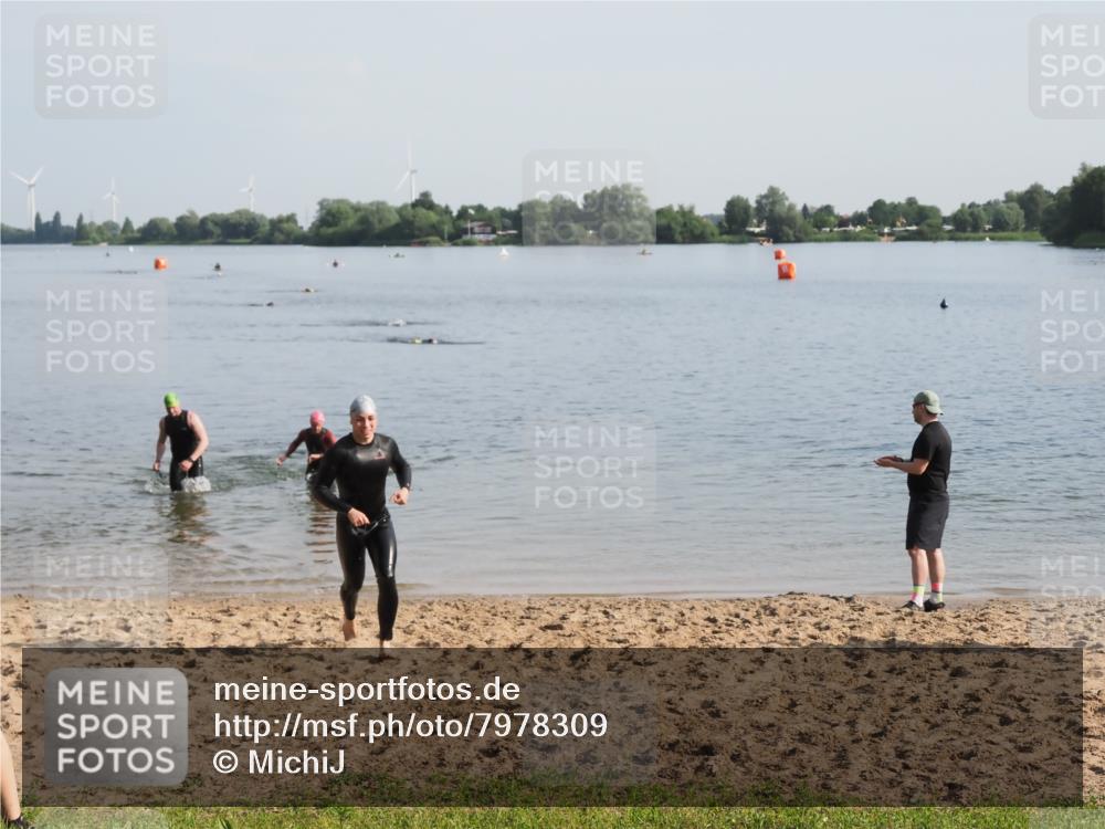 21.06.2025 - 27. Vierlanden-Triathlon MichiJ http://msf.ph/oto/7978309 15.06.2026 08:48:45 Schwimmen 19 meine-sportfotos.de