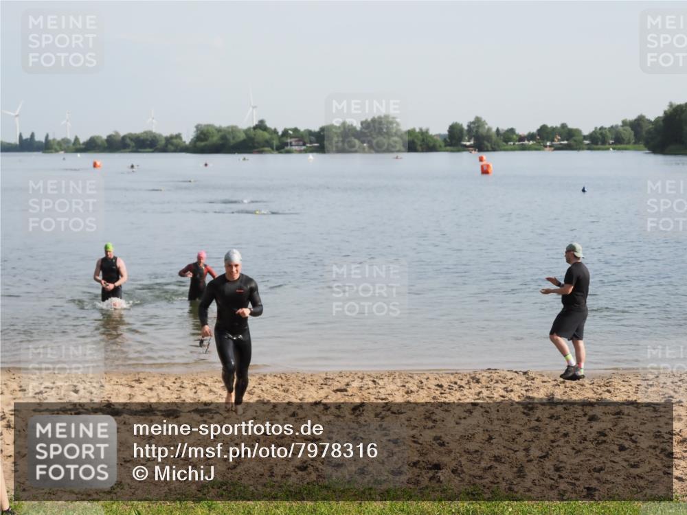 21.06.2025 - 27. Vierlanden-Triathlon MichiJ http://msf.ph/oto/7978316 15.06.2026 08:48:45 Schwimmen 19 meine-sportfotos.de