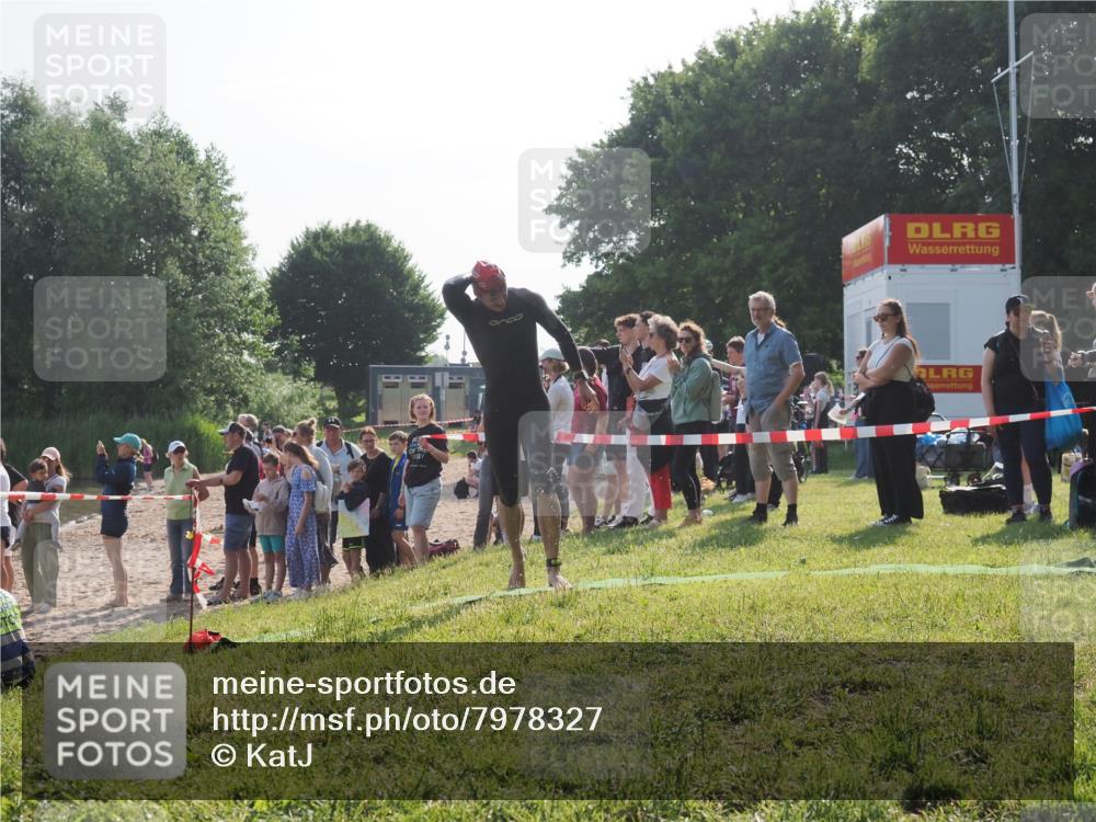 15.06.2025 - 27. Vierlanden-Triathlon KatJ http://msf.ph/oto/7978327 15.06.2025 08:39:47 Schwimmen 59 meine-sportfotos.de