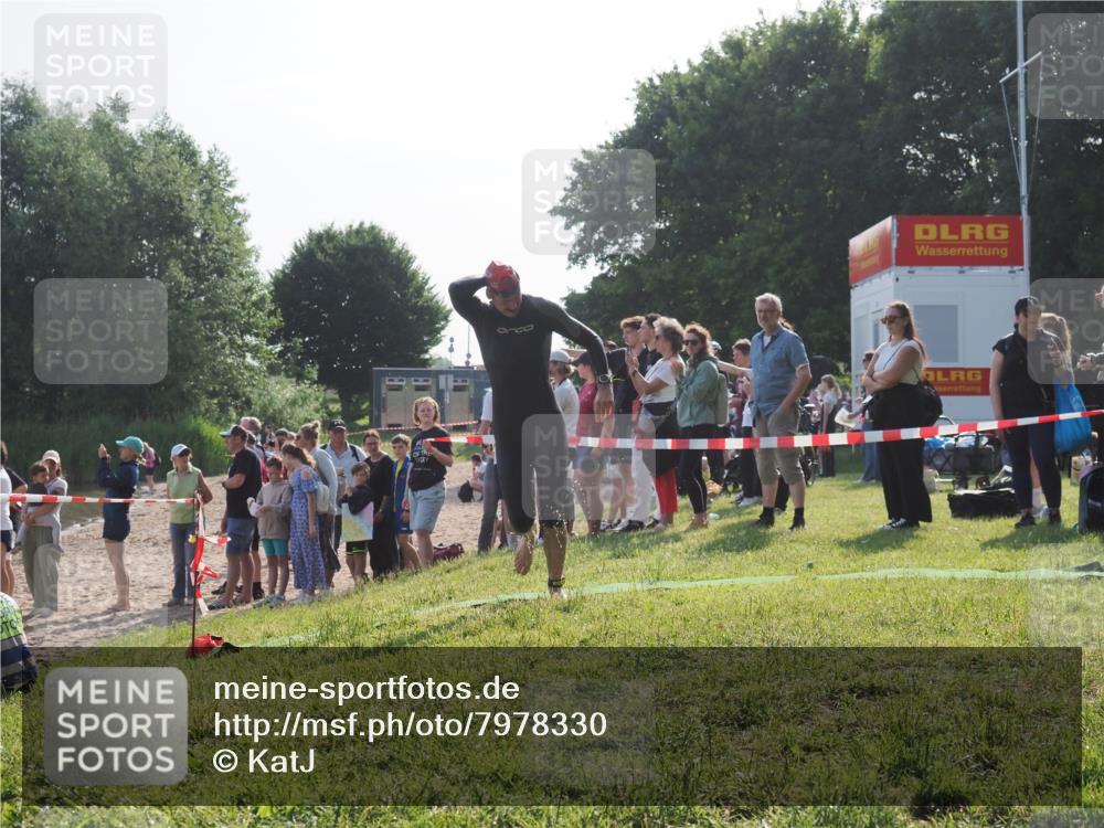 15.06.2025 - 27. Vierlanden-Triathlon KatJ http://msf.ph/oto/7978330 15.06.2025 08:39:47 Schwimmen 59 meine-sportfotos.de