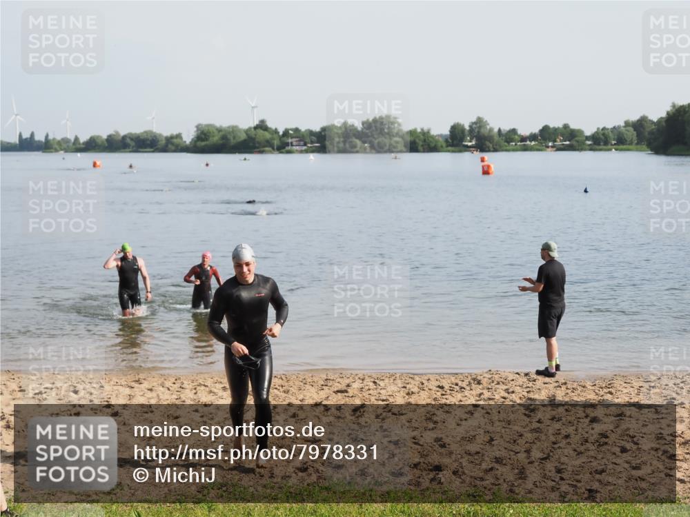 21.06.2025 - 27. Vierlanden-Triathlon MichiJ http://msf.ph/oto/7978331 15.06.2026 08:48:47 Schwimmen 19, 144 meine-sportfotos.de