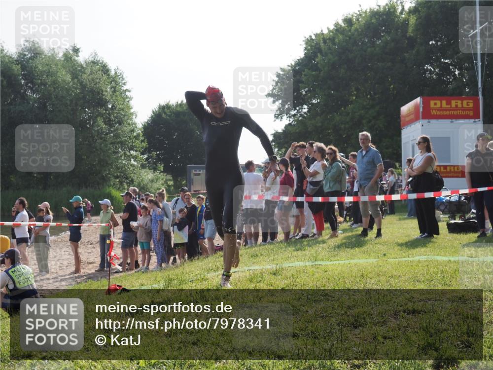 15.06.2025 - 27. Vierlanden-Triathlon KatJ http://msf.ph/oto/7978341 15.06.2025 08:39:47 Schwimmen 59 meine-sportfotos.de