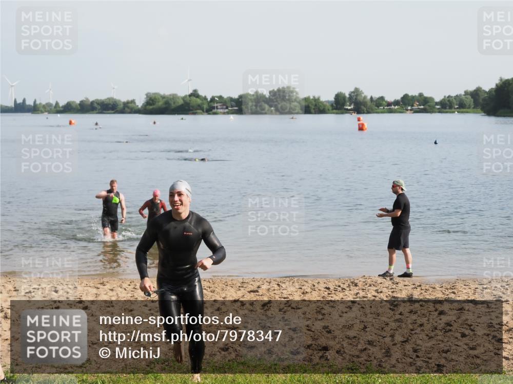 21.06.2025 - 27. Vierlanden-Triathlon MichiJ http://msf.ph/oto/7978347 15.06.2026 08:48:47 Schwimmen 19, 144 meine-sportfotos.de