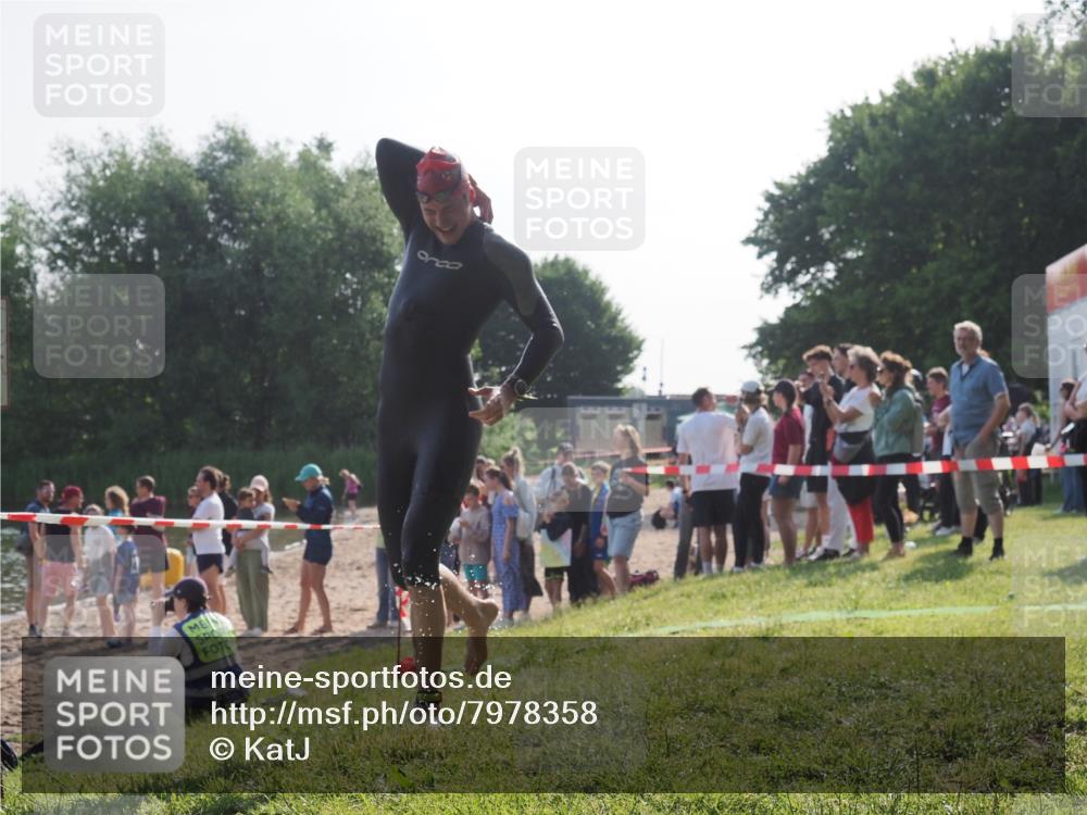15.06.2025 - 27. Vierlanden-Triathlon KatJ http://msf.ph/oto/7978358 15.06.2025 08:39:48 Schwimmen 59 meine-sportfotos.de
