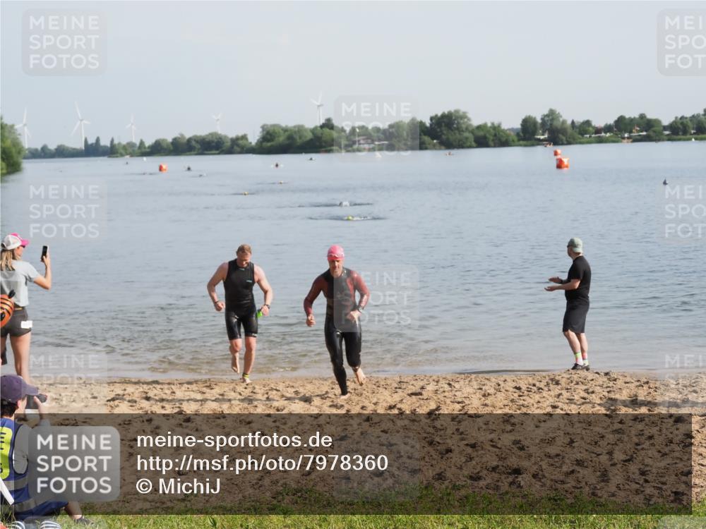 21.06.2025 - 27. Vierlanden-Triathlon MichiJ http://msf.ph/oto/7978360 15.06.2026 08:48:52 Schwimmen 19, 115, 144 meine-sportfotos.de