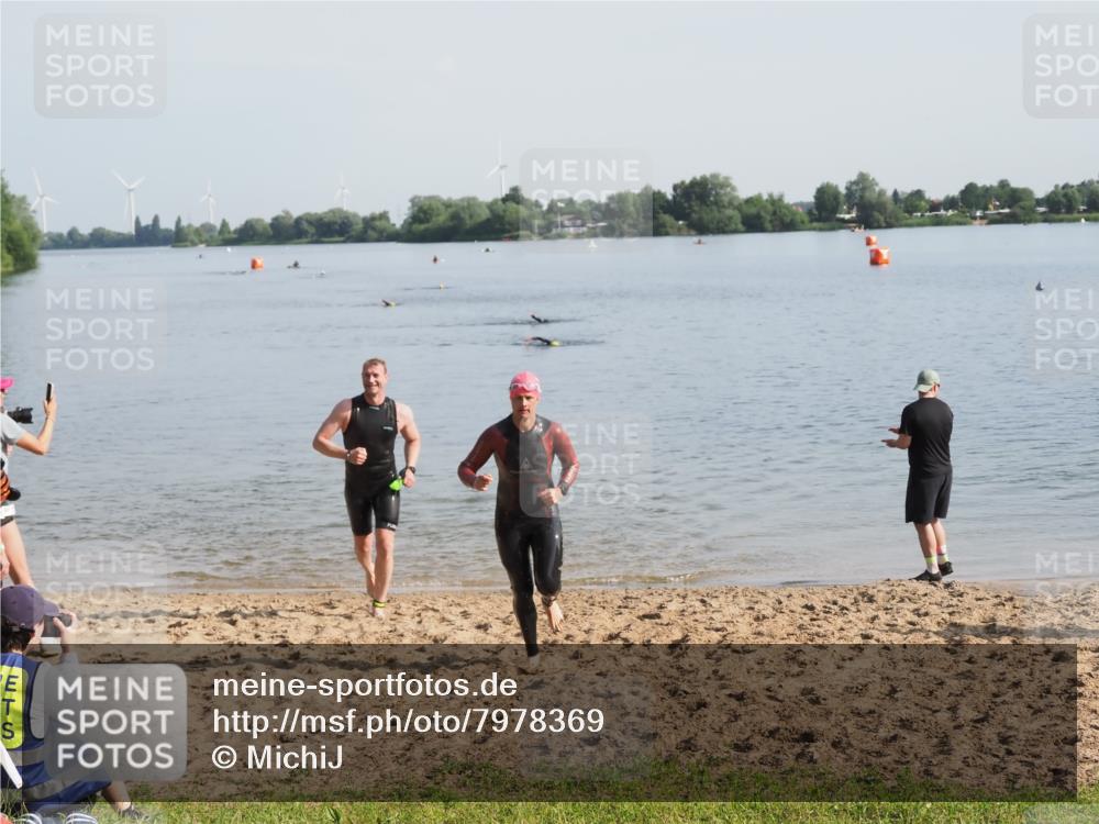 21.06.2025 - 27. Vierlanden-Triathlon MichiJ http://msf.ph/oto/7978369 15.06.2026 08:48:53 Schwimmen 19, 115, 144 meine-sportfotos.de