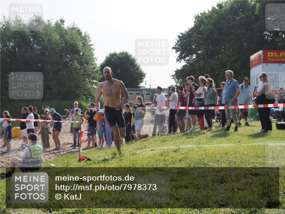 15.06.2025 - 27. Vierlanden-Triathlon KatJ http://msf.ph/oto/7978373 15.06.2025 08:39:58 Schwimmen 3 meine-sportfotos.de