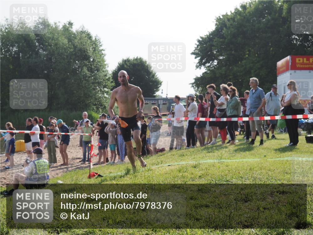 15.06.2025 - 27. Vierlanden-Triathlon KatJ http://msf.ph/oto/7978376 15.06.2025 08:39:58 Schwimmen 3 meine-sportfotos.de
