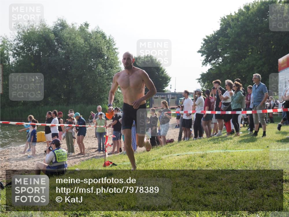 15.06.2025 - 27. Vierlanden-Triathlon KatJ http://msf.ph/oto/7978389 15.06.2025 08:39:59 Schwimmen 3 meine-sportfotos.de