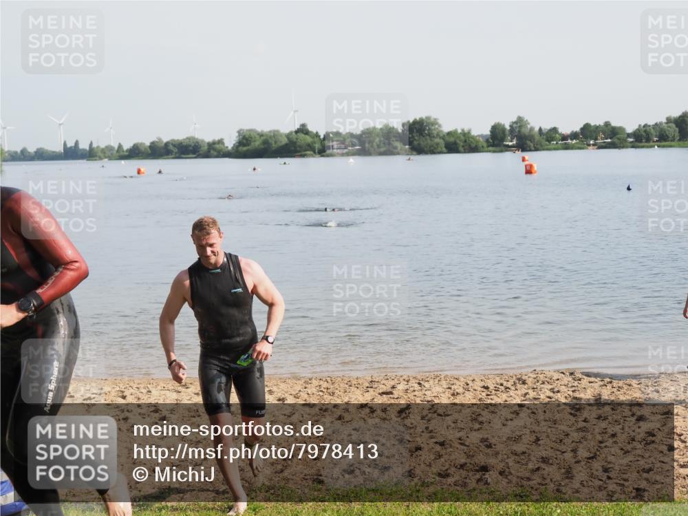 21.06.2025 - 27. Vierlanden-Triathlon MichiJ http://msf.ph/oto/7978413 15.06.2026 08:48:56 Schwimmen 115, 144 meine-sportfotos.de