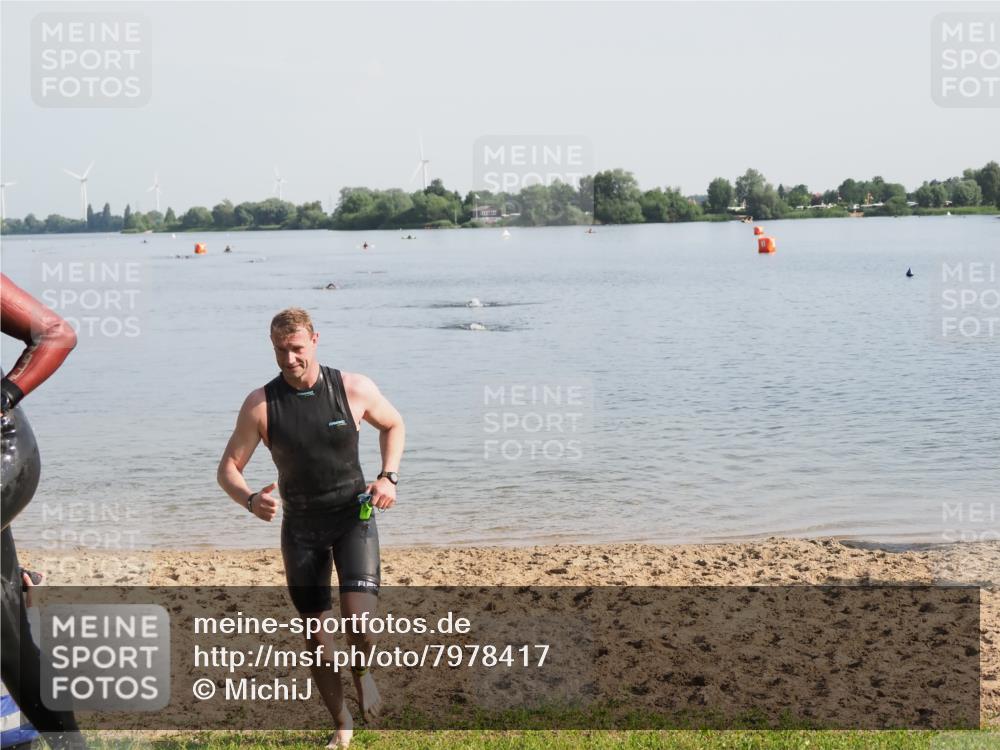 21.06.2025 - 27. Vierlanden-Triathlon MichiJ http://msf.ph/oto/7978417 15.06.2026 08:48:56 Schwimmen 115, 144 meine-sportfotos.de