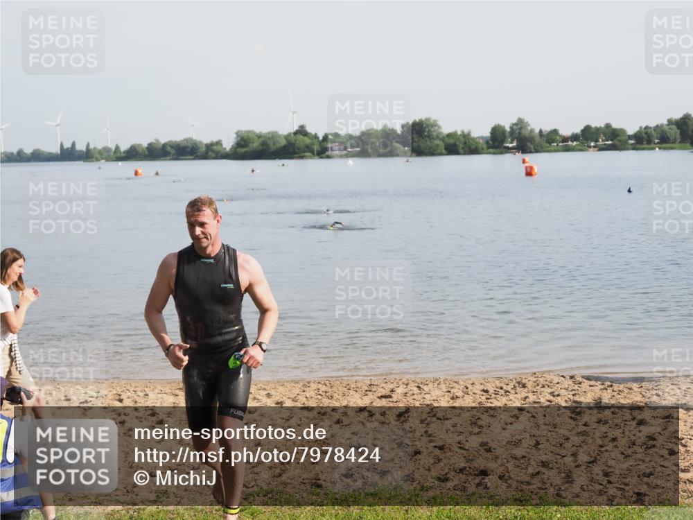 21.06.2025 - 27. Vierlanden-Triathlon MichiJ http://msf.ph/oto/7978424 15.06.2026 08:48:56 Schwimmen 115, 144 meine-sportfotos.de