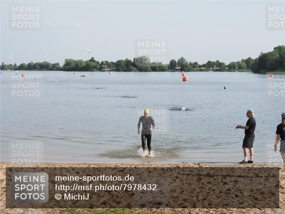 21.06.2025 - 27. Vierlanden-Triathlon MichiJ http://msf.ph/oto/7978432 15.06.2026 08:49:39 Schwimmen 172 meine-sportfotos.de