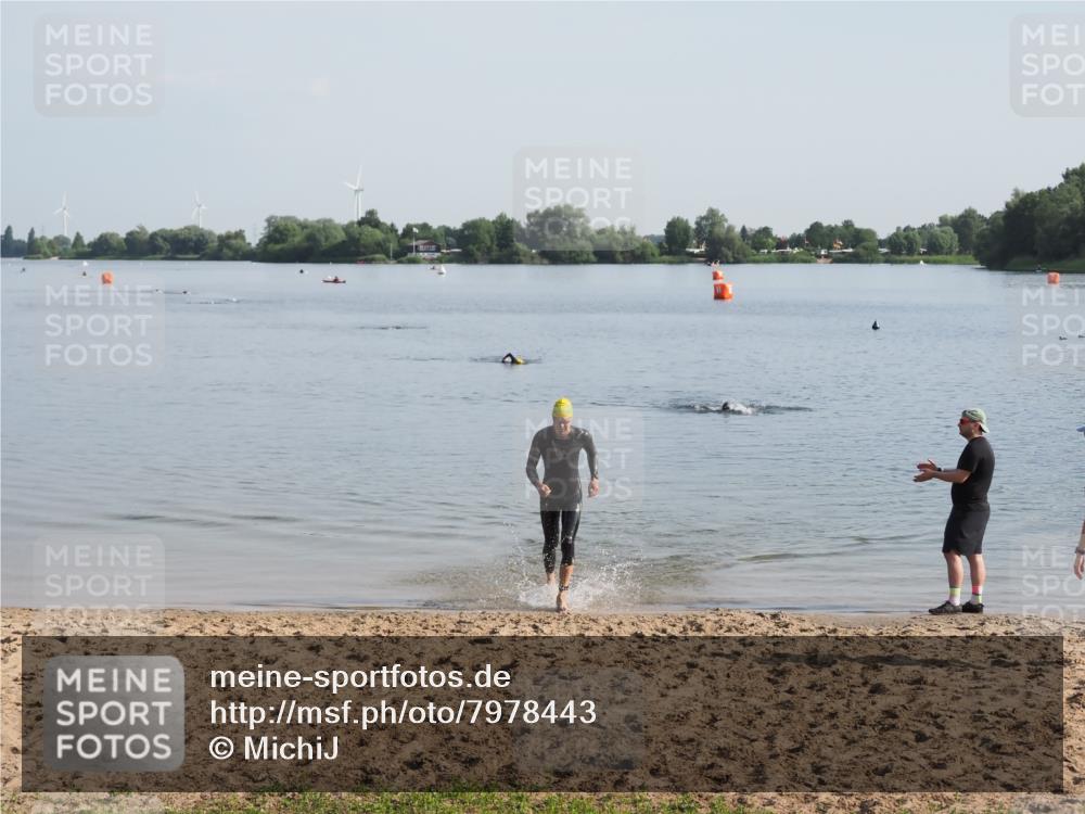 21.06.2025 - 27. Vierlanden-Triathlon MichiJ http://msf.ph/oto/7978443 15.06.2026 08:49:39 Schwimmen 172 meine-sportfotos.de
