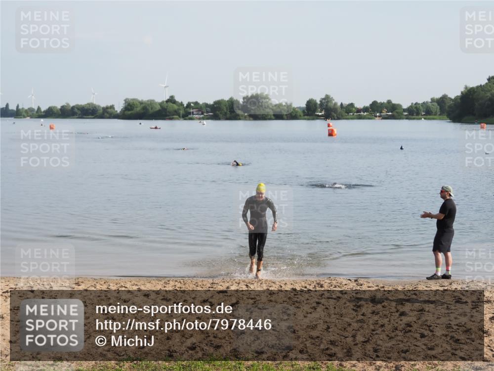 21.06.2025 - 27. Vierlanden-Triathlon MichiJ http://msf.ph/oto/7978446 15.06.2026 08:49:39 Schwimmen 172 meine-sportfotos.de
