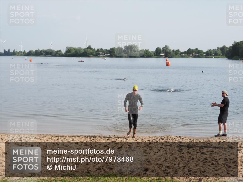 21.06.2025 - 27. Vierlanden-Triathlon MichiJ http://msf.ph/oto/7978468 15.06.2026 08:49:40 Schwimmen 172 meine-sportfotos.de