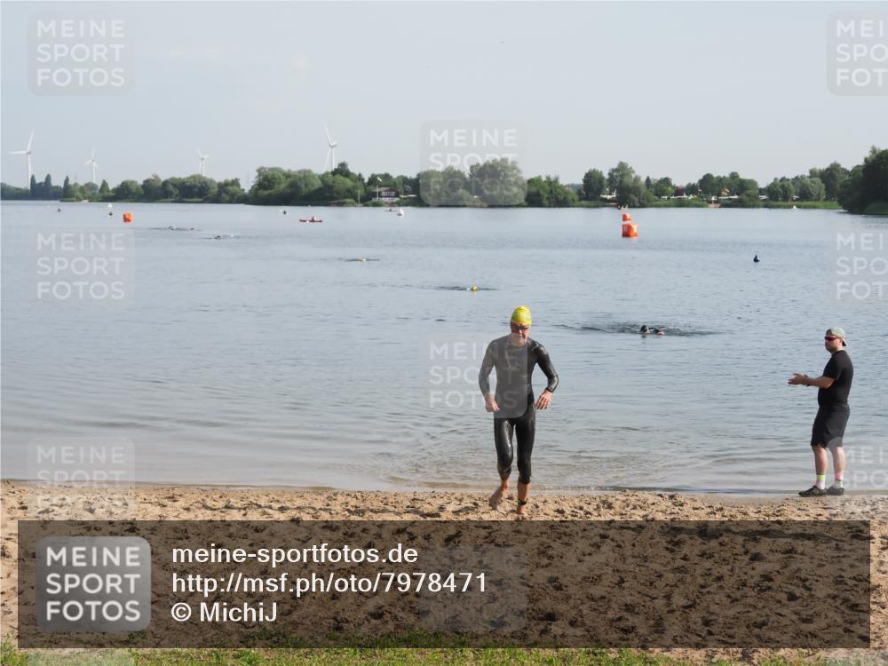 21.06.2025 - 27. Vierlanden-Triathlon MichiJ http://msf.ph/oto/7978471 15.06.2026 08:49:41 Schwimmen 172 meine-sportfotos.de