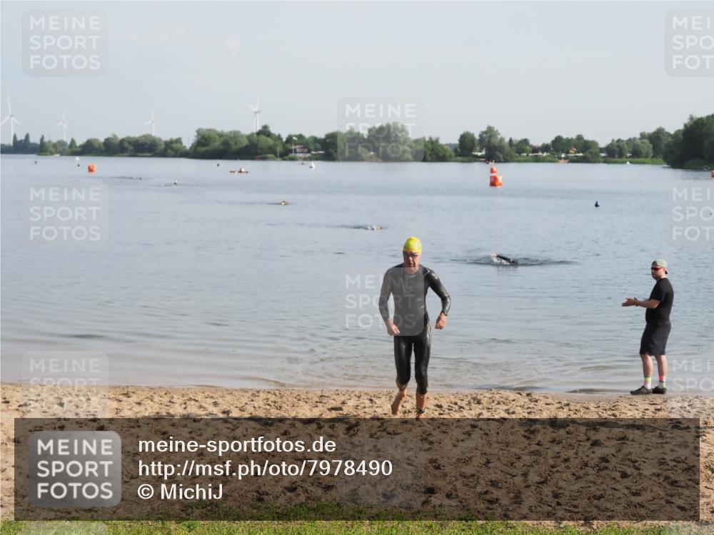 21.06.2025 - 27. Vierlanden-Triathlon MichiJ http://msf.ph/oto/7978490 15.06.2026 08:49:42 Schwimmen 172 meine-sportfotos.de
