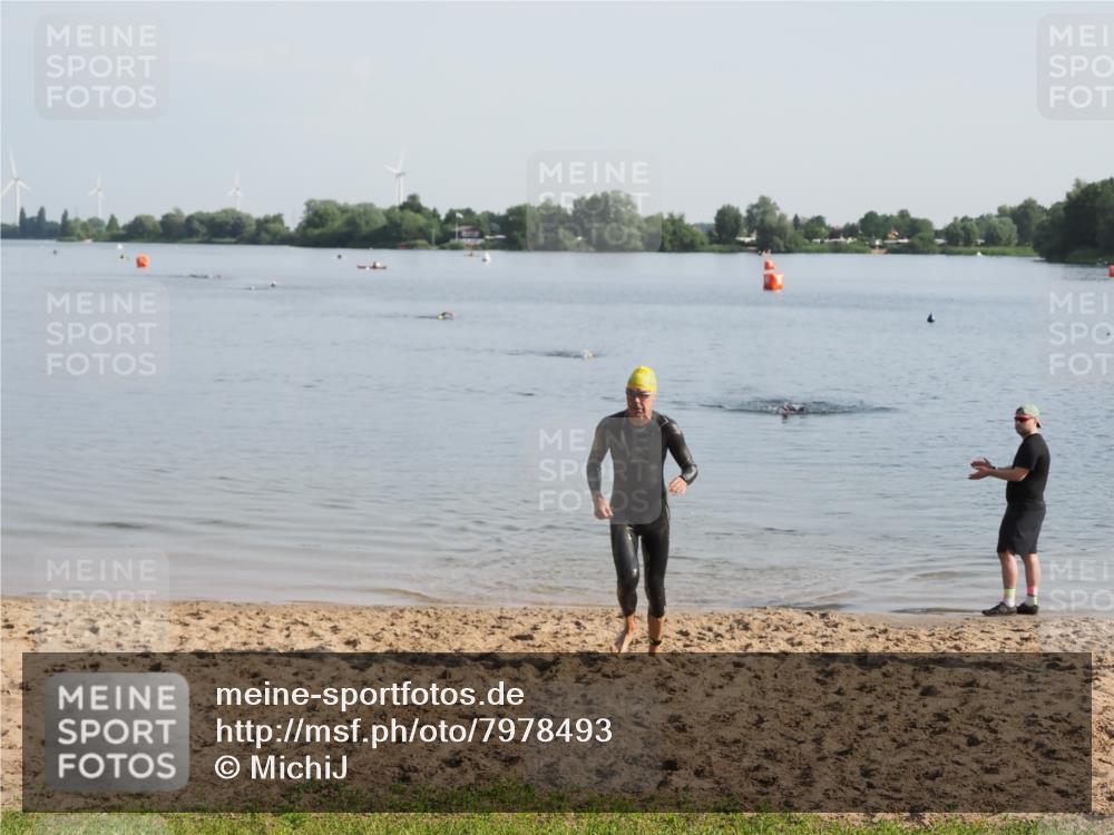21.06.2025 - 27. Vierlanden-Triathlon MichiJ http://msf.ph/oto/7978493 15.06.2026 08:49:42 Schwimmen 172 meine-sportfotos.de