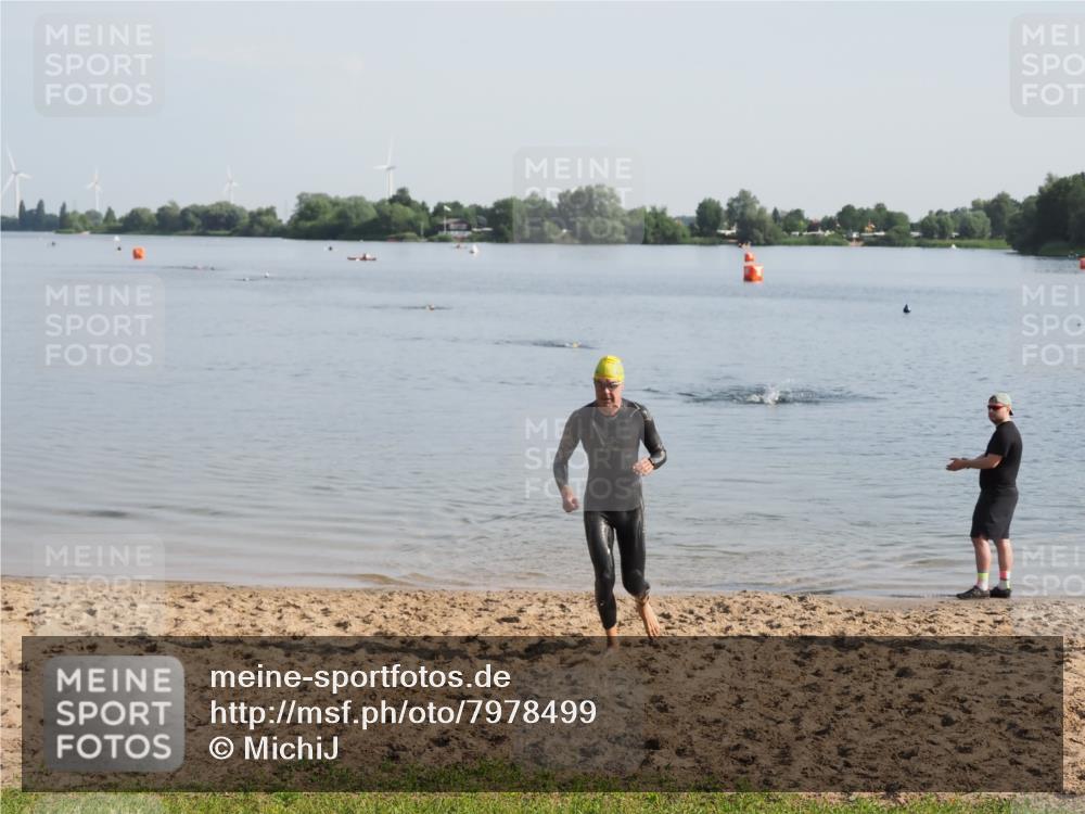 21.06.2025 - 27. Vierlanden-Triathlon MichiJ http://msf.ph/oto/7978499 15.06.2026 08:49:42 Schwimmen 172 meine-sportfotos.de