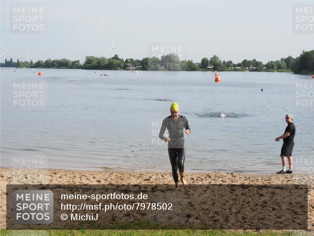 21.06.2025 - 27. Vierlanden-Triathlon MichiJ http://msf.ph/oto/7978502 15.06.2026 08:49:42 Schwimmen 172 meine-sportfotos.de