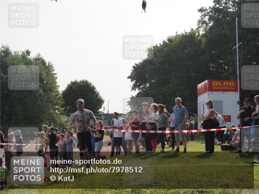 15.06.2025 - 27. Vierlanden-Triathlon KatJ http://msf.ph/oto/7978512 15.06.2025 08:40:35 Schwimmen 7 meine-sportfotos.de