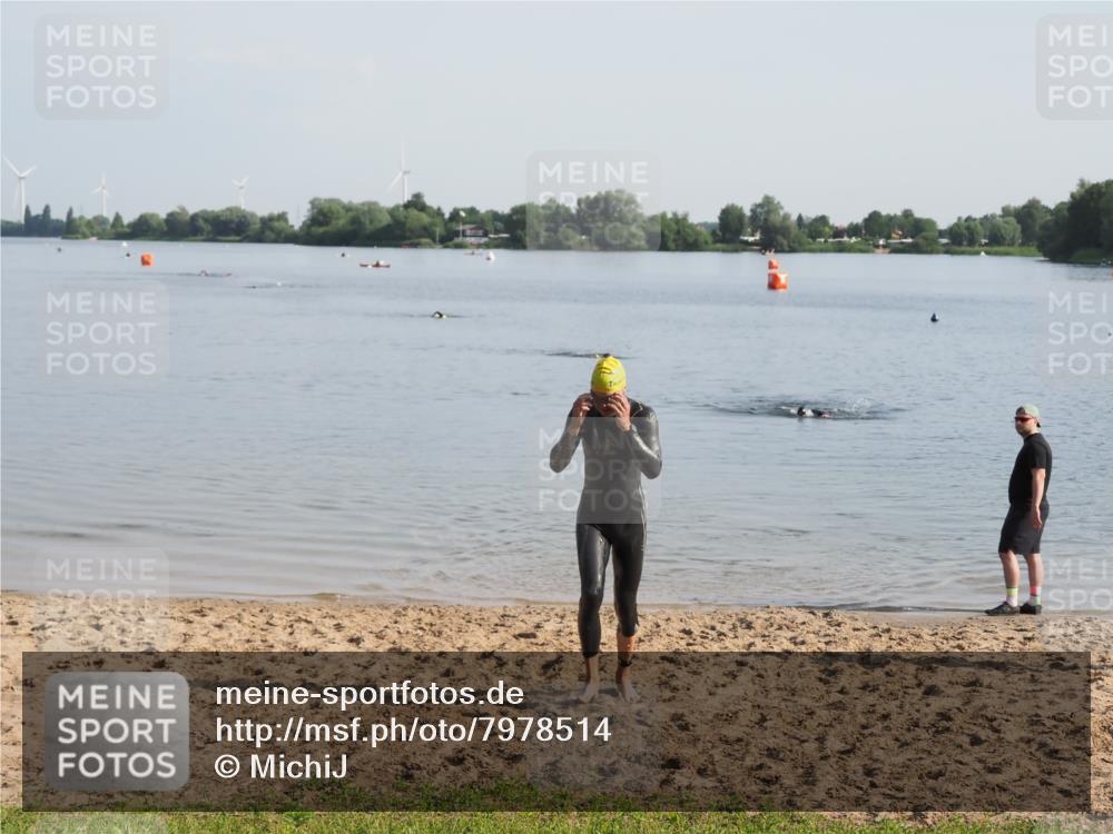 21.06.2025 - 27. Vierlanden-Triathlon MichiJ http://msf.ph/oto/7978514 15.06.2026 08:49:43 Schwimmen 172 meine-sportfotos.de