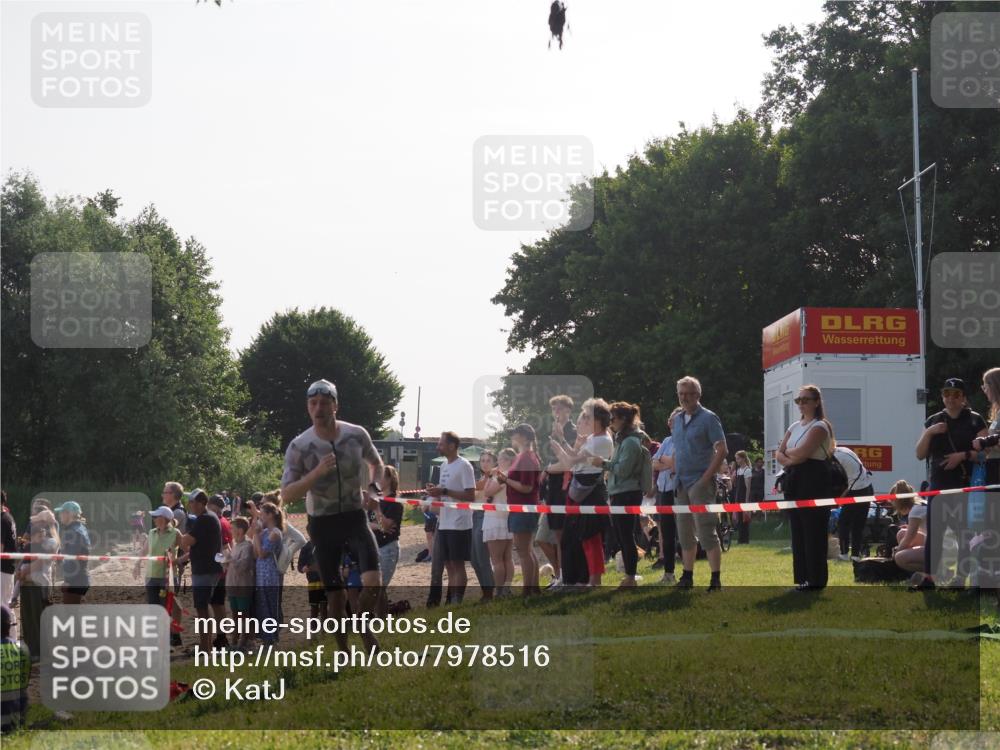 15.06.2025 - 27. Vierlanden-Triathlon KatJ http://msf.ph/oto/7978516 15.06.2025 08:40:35 Schwimmen 7 meine-sportfotos.de