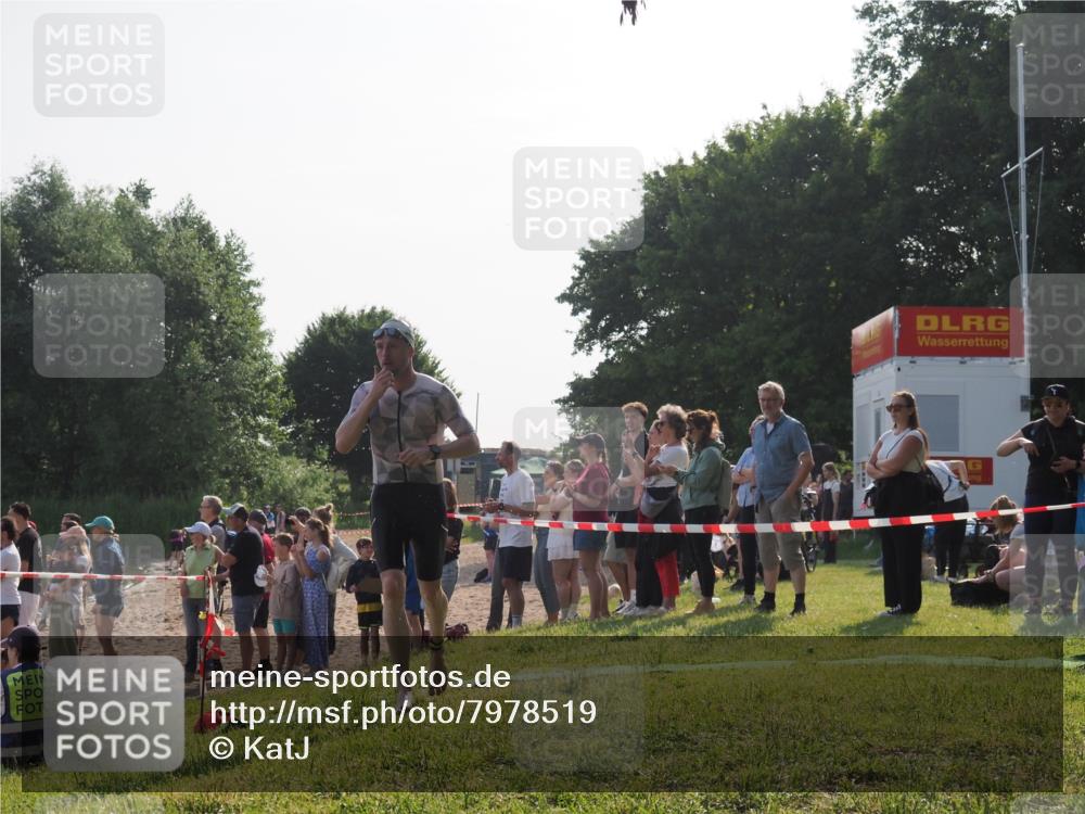 15.06.2025 - 27. Vierlanden-Triathlon KatJ http://msf.ph/oto/7978519 15.06.2025 08:40:36 Schwimmen 7 meine-sportfotos.de