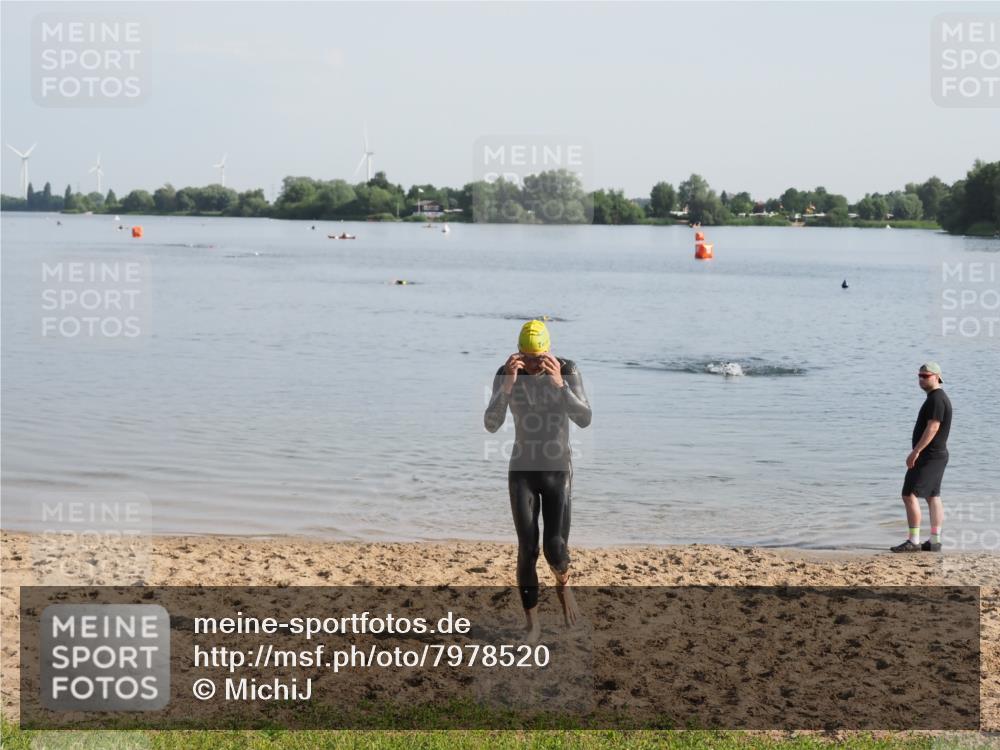 21.06.2025 - 27. Vierlanden-Triathlon MichiJ http://msf.ph/oto/7978520 15.06.2026 08:49:43 Schwimmen 172 meine-sportfotos.de