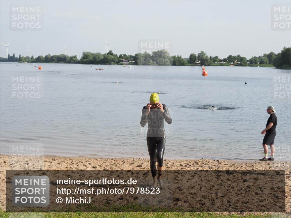 21.06.2025 - 27. Vierlanden-Triathlon MichiJ http://msf.ph/oto/7978523 15.06.2026 08:49:43 Schwimmen 172 meine-sportfotos.de