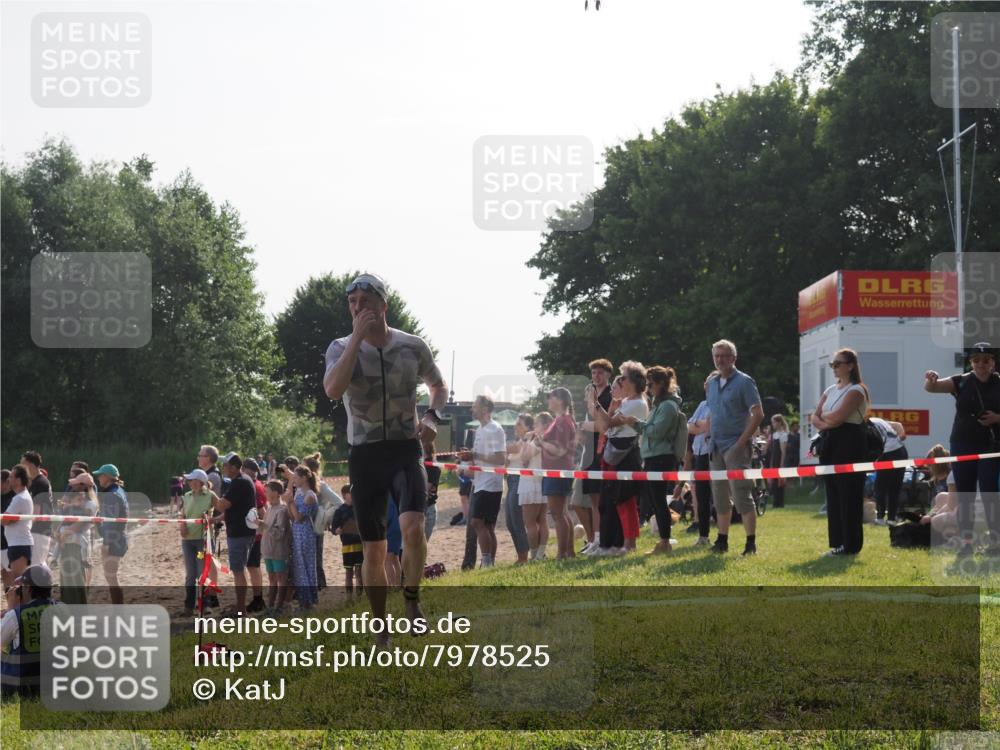 15.06.2025 - 27. Vierlanden-Triathlon KatJ http://msf.ph/oto/7978525 15.06.2025 08:40:36 Schwimmen 7 meine-sportfotos.de