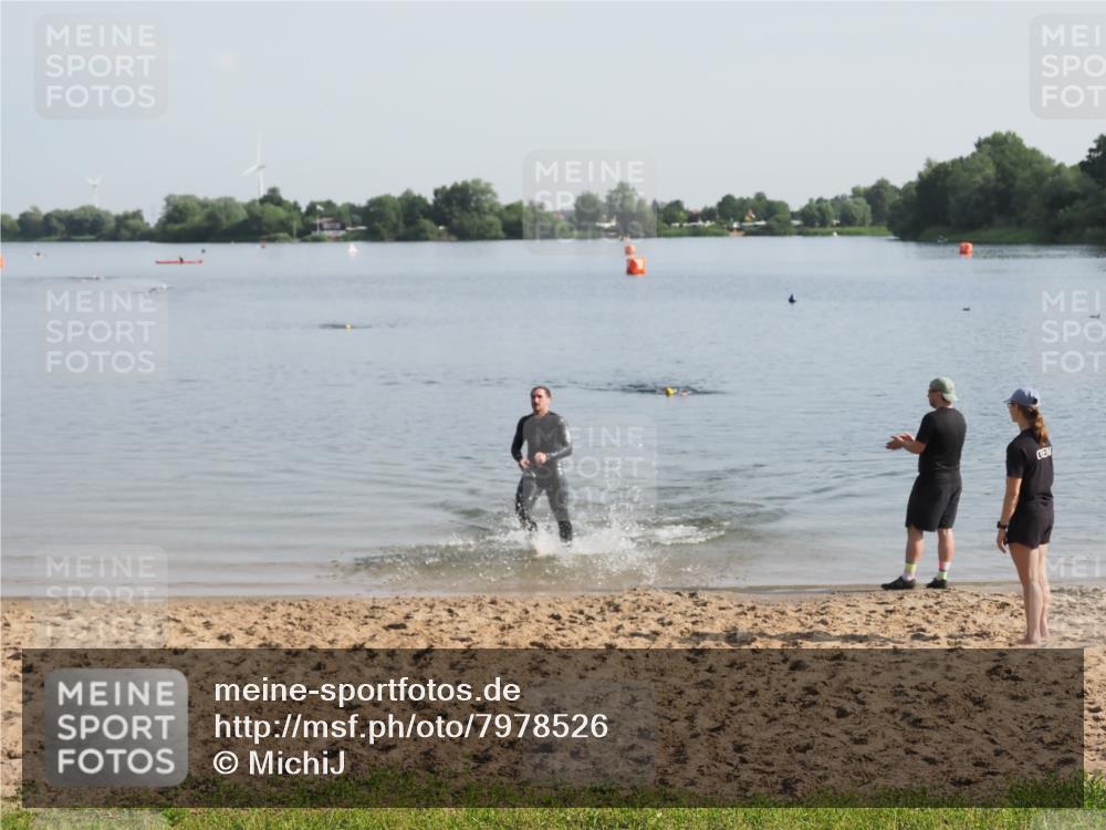 21.06.2025 - 27. Vierlanden-Triathlon MichiJ http://msf.ph/oto/7978526 15.06.2026 08:50:06 Schwimmen 68 meine-sportfotos.de