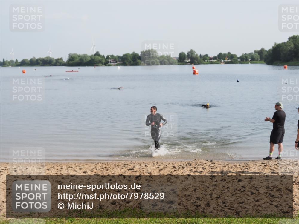 21.06.2025 - 27. Vierlanden-Triathlon MichiJ http://msf.ph/oto/7978529 15.06.2026 08:50:06 Schwimmen 68 meine-sportfotos.de