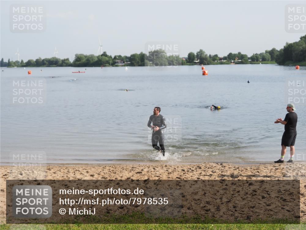 21.06.2025 - 27. Vierlanden-Triathlon MichiJ http://msf.ph/oto/7978535 15.06.2026 08:50:06 Schwimmen 68 meine-sportfotos.de