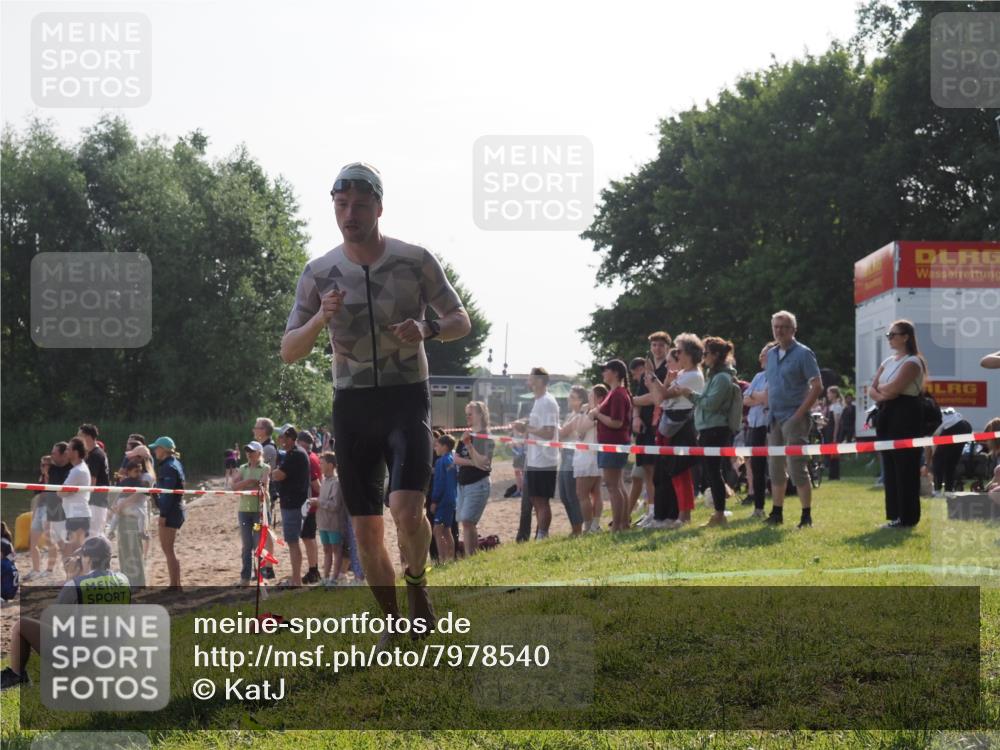 15.06.2025 - 27. Vierlanden-Triathlon KatJ http://msf.ph/oto/7978540 15.06.2025 08:40:37 Schwimmen 7 meine-sportfotos.de