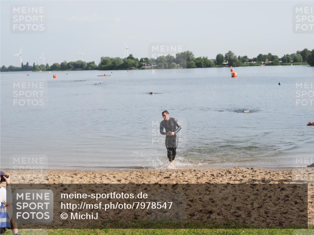 21.06.2025 - 27. Vierlanden-Triathlon MichiJ http://msf.ph/oto/7978547 15.06.2026 08:50:07 Schwimmen 68 meine-sportfotos.de