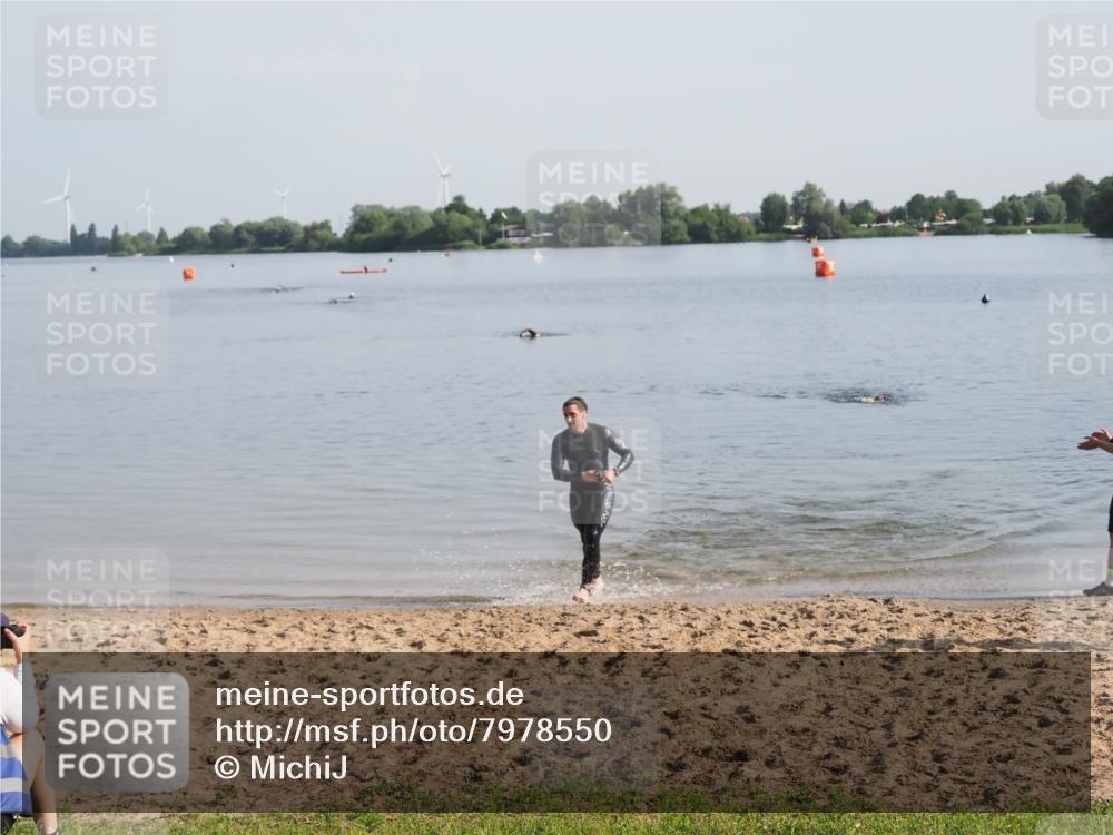 21.06.2025 - 27. Vierlanden-Triathlon MichiJ http://msf.ph/oto/7978550 15.06.2026 08:50:07 Schwimmen 68 meine-sportfotos.de