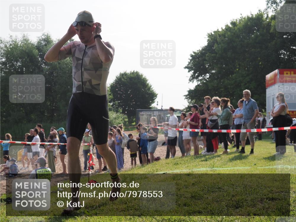 15.06.2025 - 27. Vierlanden-Triathlon KatJ http://msf.ph/oto/7978553 15.06.2025 08:40:37 Schwimmen 7 meine-sportfotos.de