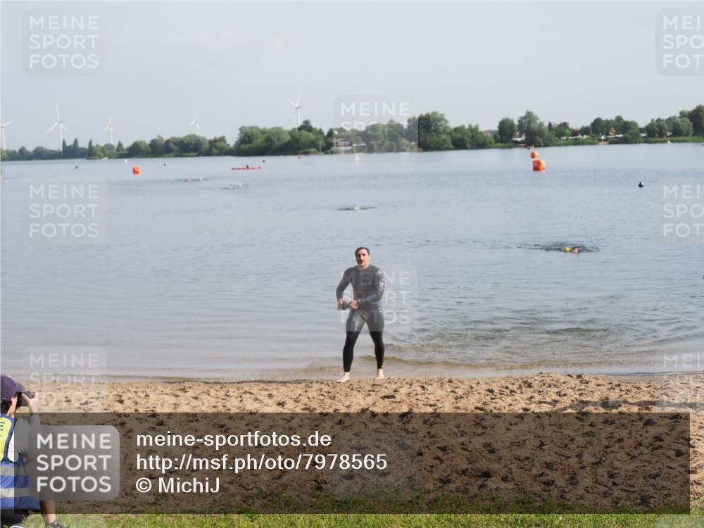 21.06.2025 - 27. Vierlanden-Triathlon MichiJ http://msf.ph/oto/7978565 15.06.2026 08:50:08 Schwimmen 68 meine-sportfotos.de