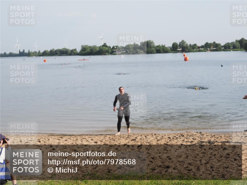 21.06.2025 - 27. Vierlanden-Triathlon MichiJ http://msf.ph/oto/7978568 15.06.2026 08:50:08 Schwimmen 68 meine-sportfotos.de