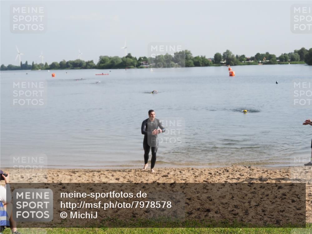 21.06.2025 - 27. Vierlanden-Triathlon MichiJ http://msf.ph/oto/7978578 15.06.2026 08:50:08 Schwimmen 68 meine-sportfotos.de