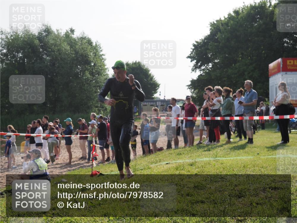 15.06.2025 - 27. Vierlanden-Triathlon KatJ http://msf.ph/oto/7978582 15.06.2025 08:40:46 Schwimmen 5 meine-sportfotos.de